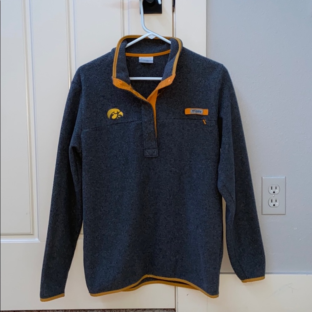 Iowa Hawkeyes pull over half button!